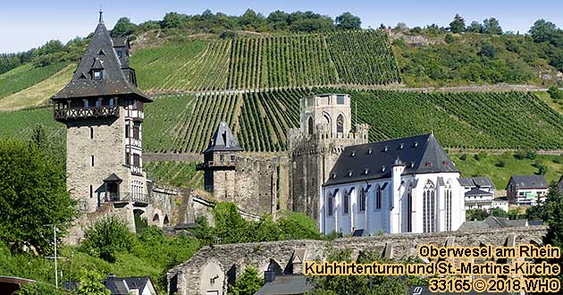 Stadtf�hrung durch Oberwesel am Rhein mit Blick auf Kuhhirtenturm, Michelfeldturm II und I und St.-Martins-Kirche.